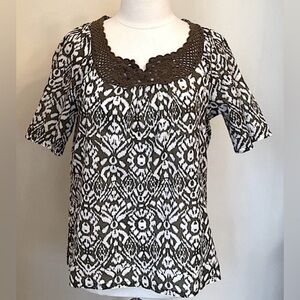 Jones New York Sport Geometric Crochet Olive Green White Casual Top Size Large